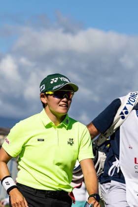 October 3, 2026, Honolulu, Hawaii, USA: AKI IWAI walks into the clubhouse after completing all 18 holes of Round 3 at the 2026 Lotte Championship at Hoakalei Country Club, Ewa Beach, Hawaii, USA. Honolulu USA - ZUMAm310 20261003_zsp_m310_045 Copyright: xElliotxMilesx