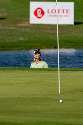 October 3, 2026, Honolulu, Hawaii, USA: MAJA STARK watches her chip shot land near the hole on the 18th green during Round 3 of the 2026 Lotte Championship at Hoakalei Country Club, Ewa Beach, Hawaii, USA. Honolulu USA - ZUMAm310 20261003_zsp_m310_051 Copyright: xElliotxMilesx
