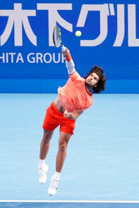 October 4, 2026, Tokyo, Japan: Carlos Alcaraz (Spain) serves against Denis Shapovalov (Canada) during their quarterfinal match at the Kinoshita Group Japan Open Tennis Championships at Ariake Colosseum in Tokyo. Shapovalov suffered an injury, forcing him to retire early in the second set. The tournament runs from September 29 to October 6. Alcaraz won 7-6(3), 2-1 Tokyo Japan - ZUMAm191 20261004_aap_m191_081 Copyright: xRodrigoxReyesxMarinx