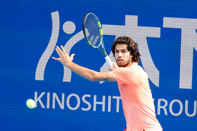 October 4, 2026, Tokyo, Japan: Carlos Alcaraz (Spain) returns a shot against Denis Shapovalov (Canada) during their quarterfinal match at the Kinoshita Group Japan Open Tennis Championships at Ariake Colosseum in Tokyo. Shapovalov suffered an injury, forcing him to retire early in the second set. The tournament runs from September 29 to October 6. Alcaraz won 7-6(3), 2-1 Tokyo Japan - ZUMAm191 20261004_aap_m191_073 Copyright: xRodrigoxReyesxMarinx