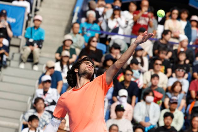 October 4, 2026, Tokyo, Japan: Carlos Alcaraz (Spain) serves against Denis Shapovalov (Canada) during their quarterfinal match at the Kinoshita Group Japan Open Tennis Championships at Ariake Colosseum in Tokyo. Shapovalov suffered an injury, forcing him to retire early in the second set. The tournament runs from September 29 to October 6. Alcaraz won 7-6(3), 2-1 Tokyo Japan - ZUMAm191 20261004_aap_m191_074 Copyright: xRodrigoxReyesxMarinx
