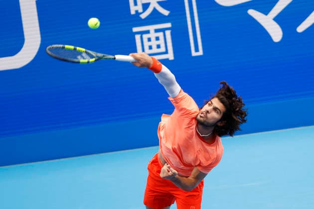 October 4, 2026, Tokyo, Japan: Carlos Alcaraz (Spain) serves against Denis Shapovalov (Canada) during their quarterfinal match at the Kinoshita Group Japan Open Tennis Championships at Ariake Colosseum in Tokyo. Shapovalov suffered an injury, forcing him to retire early in the second set. The tournament runs from September 29 to October 6. Alcaraz won 7-6(3), 2-1 Tokyo Japan - ZUMAm191 20261004_aap_m191_077 Copyright: xRodrigoxReyesxMarinx