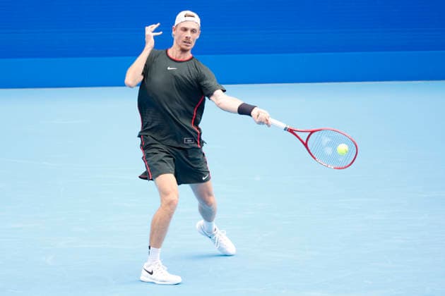 October 4, 2026, Tokyo, Japan: Denis Shapovalov (Canada) returns a shot against Carlos Alcaraz (Spain) during their quarterfinal match at the Kinoshita Group Japan Open Tennis Championships at Ariake Colosseum in Tokyo. Shapovalov suffered an injury, forcing him to retire early in the second set. The tournament runs from September 29 to October 6. Alcaraz won 7-6(3), 2-1 Tokyo Japan - ZUMAm191 20261004_aap_m191_060 Copyright: xRodrigoxReyesxMarinx