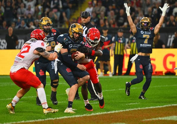2nd from left: Quarterback Rocky Lombardi 5, Dresden, runs for a touchdown; GFL Bowl, the German championship game between the Dresden Monarchs and the Potsdam Royals; final; American football; German Football League (GFL); Dresden; Rudolf Harbig Stadium, Dresden; October 3, 2026;