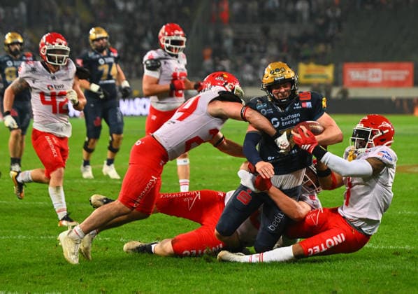 Quarterback Rocky Lombardi of Dresden has the ball; Ryan Minniti of Potsdam stops him on the left, GFL Bowl, the German championship final between the Dresden Monarchs and the Potsdam Royals, final, American football, German Football League, GFL, Dresden, Rudolf Harbig Stadium, Dresden, October 3, 2026,