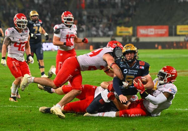 Quarterback Rocky Lombardi of Dresden has the ball; Ryan Minniti of Potsdam stops him on the left, GFL Bowl, the German championship game between the Dresden Monarchs and the Potsdam Royals, final, American football, German Football League, GFL, Dresden, Rudolf Harbig Stadium, Dresden, October 3, 2026,