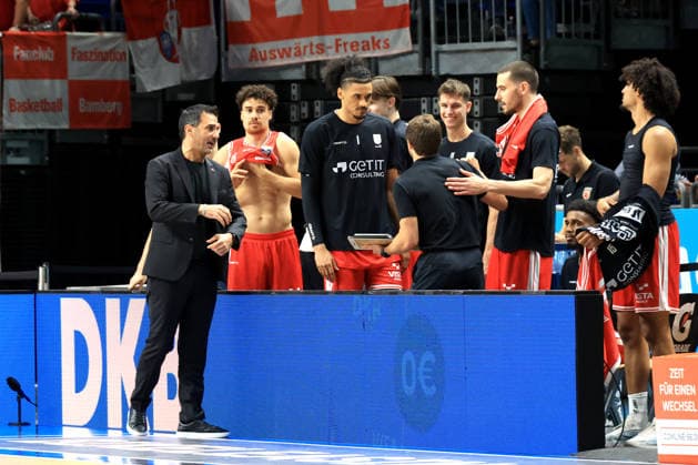 October 3, 2026, Germany, GER, DEU, Basketball, 1st Bundesliga, Day 1, 2026–2027 Season, Berlin, ALBA Berlin vs. Bamberg Head Coach Jesus Ramirez, Bamberg, Bamberg bench, nordphoto GmbH, Engler, Berlin, Uber Arena, Berlin, Germany Copyright: xNordphotox xEnglerx