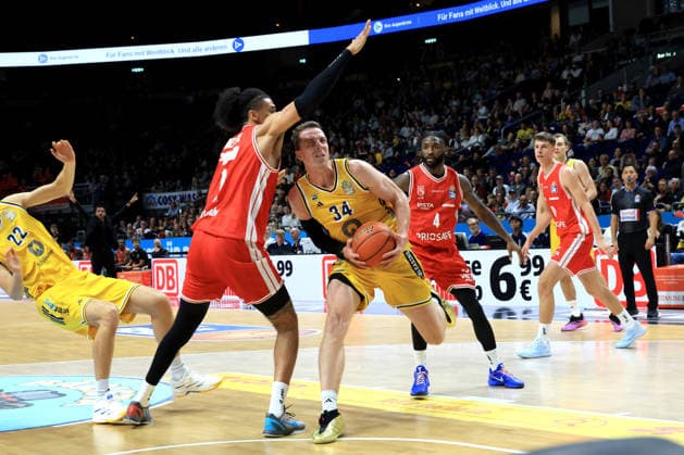 October 3, 2026, Germany, GER, DEU, Basketball, 1st Bundesliga, Day 1, 2026–2027 Season, Berlin, ALBA Berlin vs. Bamberg, Justin Bean (ALBA Berlin) 34, Jonathan Baehre (Bamberg) 1, Jordan Jones (Bamberg) 4, nordphoto GmbH, Engler, Berlin, Uber Arena, Berlin, Germany Copyright: xNordphotox xEnglerx