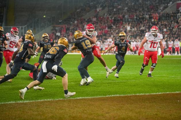 The two teams are locked in a fierce battle: Dresden Monarchs vs. Potsdam Royals, American football, German Football League, GFL Bowl, 2026 season, October 3, 2026 Dresden Monarchs vs. Potsdam Royals, American football, German Football League, GFL Bowl, 2026 season, October 3, 2026, Dresden Copyright: xEibner-Pressefoto PiaxSchindlerx EP_PSR