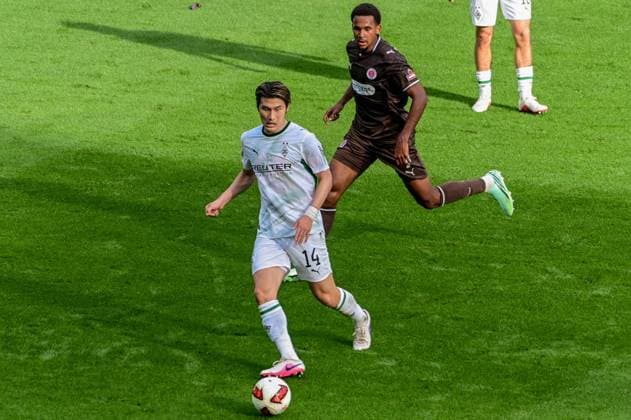 Youssoupha Niang, St. Pauli 14, Daiki Hashioka, Gladbach, Germany, Hamburg, Millerntor Stadium, soccer, Bundesliga 1 and 2, FC St. Pauli, Borussia Mönchengladbach