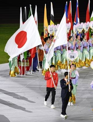Aichi-Nagoya Asian Games: Closing ceremony Japanese swimmer Shin Ohashi carries the Japanese flag during the closing ceremony of the Aichi-Nagoya Asian Games at Mizuho Park Athletic Stadium in Nagoya, central Japan, on Oct. 4, 2026.  A14AA0005630004P