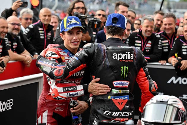 MOTO - MOTO GP - GRAND PRIX OF JAPAN 2026 MARQUEZ Marc (spa), Ducati Lenovo Team, Ducati Desmosedici GP26, portrait, congratulate by BEZZECCHI Marco (ita), Aprilia Racing, Aprilia RS-GP26 during the 2026 MotoGP Motul Grand Prix of Japan on the Twin Ring Motegi Circuit from October 2 to 4th, At Motegi, Japan - MotegiJapan  Copyright: xGIGIxSOLDANOx