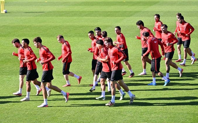 Turkish national team, Nationalteam trains in Liege ahead of Italy match LIEGE, BELGIUM - OCTOBER 04: Head coach Vincenzo Montella leads the Turkish National Football Team during their final training session at the SL16 Football Campus ahead of an upcoming match against Italy, in Liege, Belgium on October 04, 2026. Dursun Aydemir Anadolu Liege Belgium. Editorial use only. Please get in touch for any other usage.  Copyright: x2026xAnadoluxDursunxAydemirx