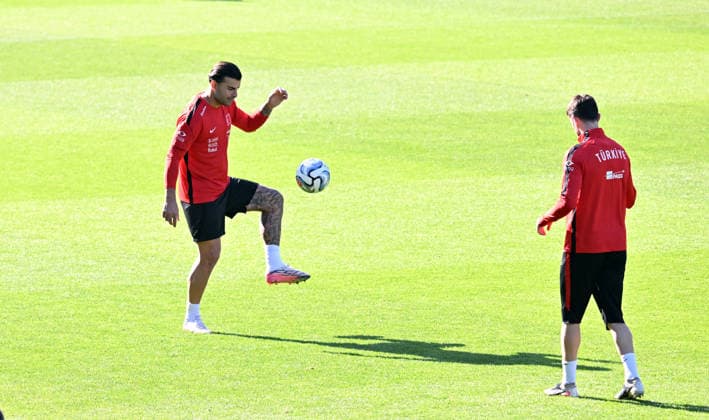 Turkish national team, Nationalteam trains in Liege ahead of Italy match LIEGE, BELGIUM - OCTOBER 04: Head coach Vincenzo Montella leads the Turkish National Football Team during their final training session at the SL16 Football Campus ahead of an upcoming match against Italy, in Liege, Belgium on October 04, 2026. Dursun Aydemir Anadolu Liege Belgium. Editorial use only. Please get in touch for any other usage.  Copyright: x2026xAnadoluxDursunxAydemirx