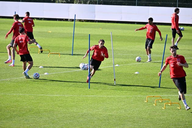 Turkish national team, Nationalteam trains in Liege ahead of Italy match LIEGE, BELGIUM - OCTOBER 04: Head coach Vincenzo Montella leads the Turkish National Football Team during their final training session at the SL16 Football Campus ahead of an upcoming match against Italy, in Liege, Belgium on October 04, 2026. Dursun Aydemir Anadolu Liege Belgium. Editorial use only. Please get in touch for any other usage.  Copyright: x2026xAnadoluxDursunxAydemirx