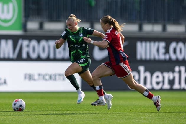 Soccer I Women s I 2026–2027 Season I Bundesliga I VfL Wolfsburg vs. Hamburger SV I October 4, 2026 Ella Peddemor (5), VfL Wolfsburg, and Annaleen Böhler (6), Hamburger SV, in a tackle at the Wolfsburg AOK Stadium, Lower Saxony, Germany Copyright: xLobeca CedricxSiefkerx