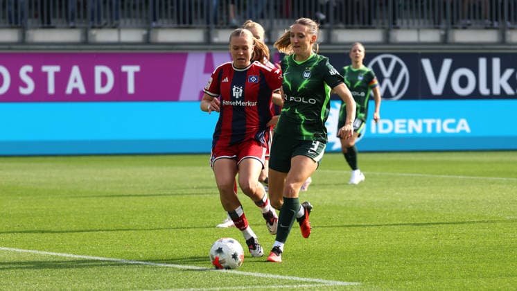VfL vs. HSV, Women s Bundesliga, Wolfsburg, October 4, 2026, Soccer, Women, Google Pixel Bundesliga, 2026–2027 Season, VfL Wolfsburg vs. Hamburger SV, Annaleen Böhler (HSV), Lara Prasnikar (VfL Wolfsburg), AOK Stadium, Lower Saxony, Germany