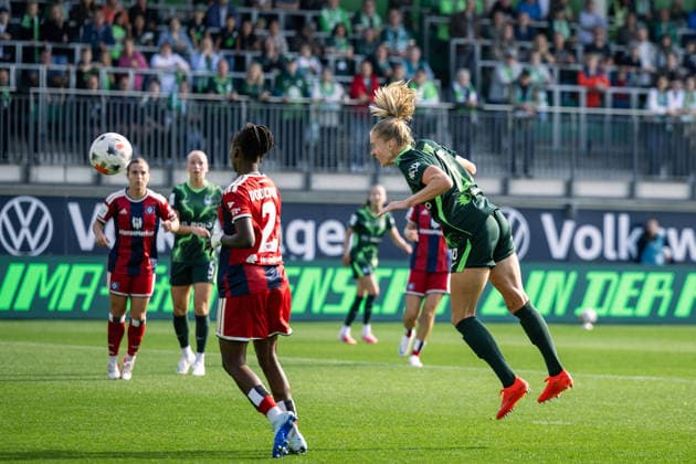 Soccer I Women s I 2026–2027 Season I Bundesliga I VfL Wolfsburg vs. Hamburger SV I October 4, 2026 Janina Minge 6, VfL Wolfsburg with a header in the penalty area Action, Dynamism, Wolfsburg, AOK Stadium, Lower Saxony, Germany Copyright: xLobeca CedricxSiefkerx