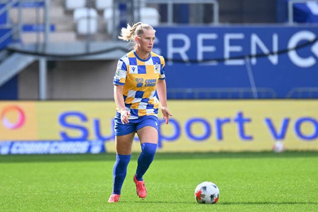 Soccer I Women I 2026–2027 Season I 2. Bundesliga I Matchday 8 I FC Carl Zeiss Jena vs. SC Sand I October 4, 2026 Laura Petersen 2, FC Carl Zeiss Jena with ball, cutout, close-up, portrait, single photo, single image, body, Ernst Abbe Sportfeld in Jena, ad hoc Arena, Thuringia, Germany Copyright: xLobeca InesxHähnelx
