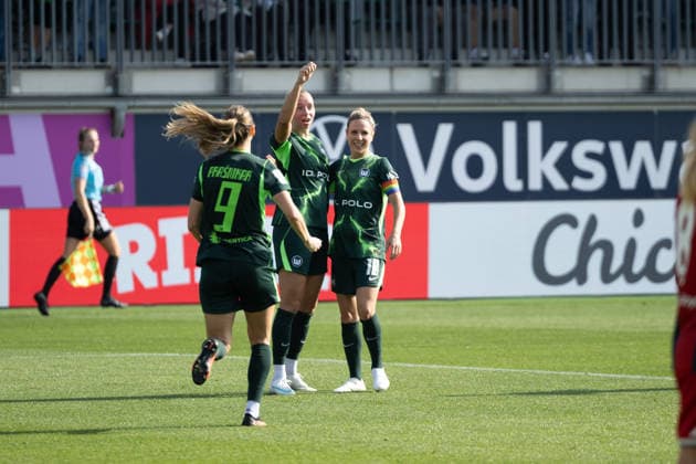 Soccer I Women s I 2026–2027 Season I Bundesliga I VfL Wolfsburg vs. Hamburger SV I October 4, 2026 Ella Peddemor s 5, VfL Wolfsburg celebrates after taking a 1–0 lead shortly before the end of the first half at the AOK Stadium in Lower Saxony, Germany Copyright: xLobeca CedricxSiefkerx