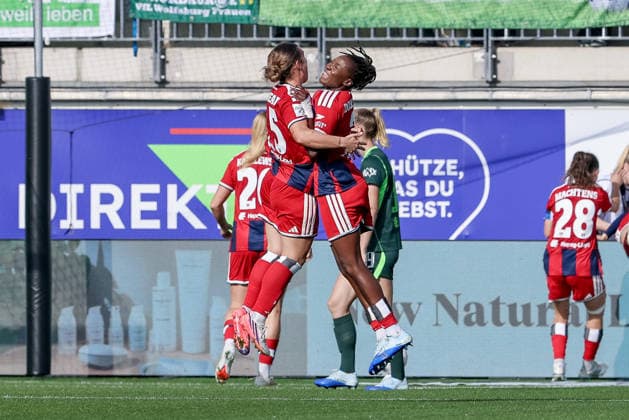 v li Leila Peneau, Hamburger SV, 15, and Magou Doucoure, Hamburger SV (HSV), 2, celebrating a goal, cheering, celebrating, optimistic, game scene, highlight, joy over the goal that tied the score at 1-1, DFB REGULATIONS PROHIBIT ANY USE OF PHOTOGRAPHS AS SEQUENCE IMAGES AND OR VIDEO-LIKE PHOTO SERIES DFB REGULATIONS PROHIBIT ANY USE OF PHOTOGRAPHS AS IMAGE SEQUENCES AND OR QUASI-VIDEO, October 4, 2026, Wolfsburg, Germany, soccer, Google Pixel Women’s Bundesliga, VfL Wolfsburg vs. Hamburger SV xobx