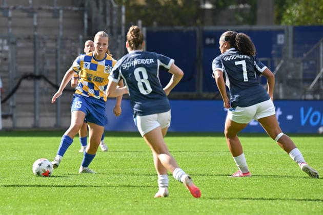 Soccer I Women I 2026–2027 Season I 2. Bundesliga I Matchday 8 I FC Carl Zeiss Jena vs. SC Sand I October 4, 2026 Emma Broddheimer 15, FC Carl Zeiss Jena, Kim Schneider 8, SC Sand, Melissa Ugochukwu 7, SC Sand Jena Ernst Abbe Sportfeld, ad hoc Arena Thuringia, Germany Copyright: xLobeca InesxHähnelx