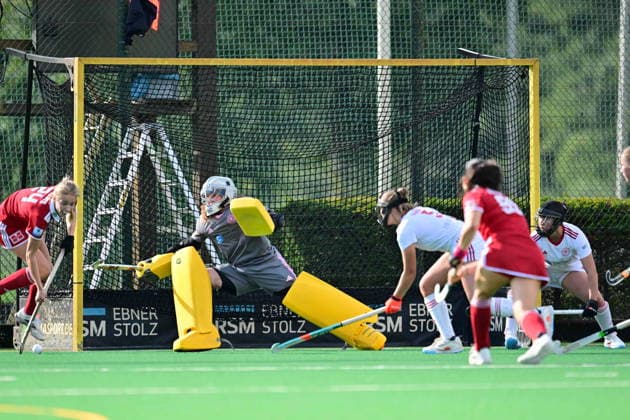 Hockey, Women s, 1st Bundesliga, BHC Rot Weiss Köln, October 4, 2026, Franziska Hagen, BHC goalkeeper, saves against Bremen, Bremen, Germany AK9_1690