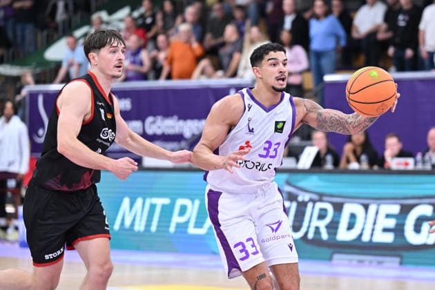BG Göttingen vs. SBB Börde Baskets Wolmirstedt, October 10, 2026, Göttingen Basketball, 2nd Bundesliga, ProA, BG Göttingen vs. SBB Börde Baskets Wolmirstedt, Matchday 3, Sparkassen Arena, Tai Bibbs, BG Göttingen dribbles, Göttingen, Lower Saxony, Germany