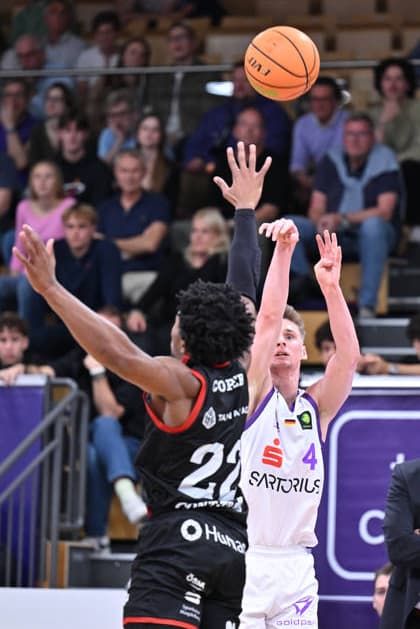 BG Göttingen vs. SBB Börde Baskets Wolmirstedt, October 4, 2026, Göttingen Basketball 2nd Bundesliga, ProA, BG Göttingen vs. SBB Börde Baskets Wolmirstedt, Matchday 3, Sparkassen Arena; Kenneth Andrew Cooper (right), SBB Börde Baskets Wolmirstedt dribbles under pressure from Daniel Kirchner (left), BG Göttingen, Göttingen, Lower Saxony, Germany