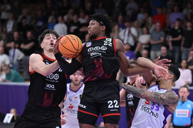 BG Göttingen vs. SBB Börde Baskets Wolmirstedt, October 4, 2026, Göttingen Basketball 2nd Bundesliga, ProA, BG Göttingen vs. SBB Börde Baskets Wolmirstedt, Matchday 3, Sparkassen Arena; Kenneth Andrew Cooper; SBB Börde Baskets Wolmirstedt battles for the ball; Göttingen, Lower Saxony, Germany