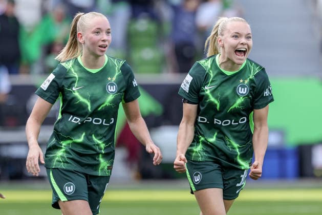 v li Ella Peddemor of VfL Wolfsburg, 5, and goal scorer Anny Kerim Lindland of VfL Wolfsburg, 38, celebrating a goal, cheering, jubilant, optimistic, game scene, highlight, joy over the 2-1 goal, DFB REGULATIONS PROHIBIT ANY USE OF PHOTOGRAPHS AS SEQUENCE IMAGES AND OR VIDEO-LIKE PHOTO SERIES DFB REGULATIONS PROHIBIT ANY USE OF PHOTOGRAPHS AS IMAGE SEQUENCES AND OR QUASI-VIDEO, October 4, 2026, Wolfsburg, Germany, soccer, Google Pixel Women’s Bundesliga, VfL Wolfsburg vs. Hamburger SV xobx