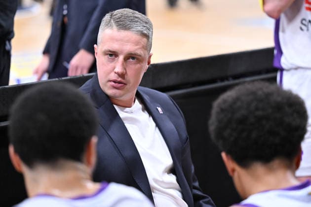 BG Göttingen vs. SBB Börde Baskets Wolmirstedt, October 4, 2026, Göttingen Basketball 2nd Bundesliga, ProA, BG Göttingen vs. SBB Börde Baskets Wolmirstedt, Matchday 3, Sparkassen Arena. Head Coach Martins Gulbis of BG Göttingen speaks during a timeout in Göttingen, Lower Saxony, Germany