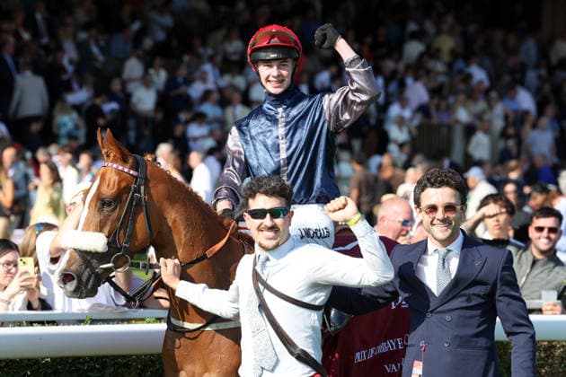 October 4, 2026, Longchamp, Paris, FRA: Miss Yechance, ridden by Jack Nicholls, after winning the Prix de l Abbaye at the ParisLongchamp racetrack. Horse, Jockey, Miss Yechance, Nicholls, Victory 261004D526LONGCHAMP JPG