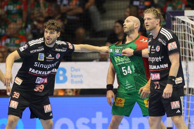 October 4, 2026, xtgx, Opel HBL handball, SC Magdeburg vs. HC Erlangen, emspor, from left: Tobias Buck (Erlangen), 39, Oscar Bergendahl (Magdeburg), 54, Maciej Gebala (Erlangen), 77; duel, battle, tackle, Magdeburg