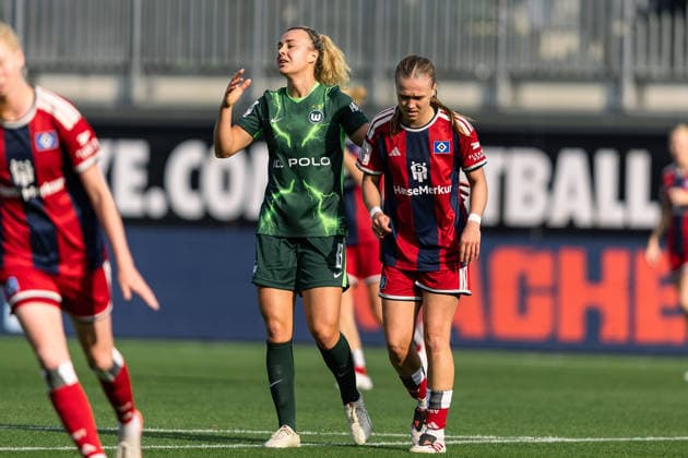 Soccer I Women s I 2026–2027 Season I Bundesliga I VfL Wolfsburg vs. Hamburger SV I October 4, 2026 Lena Lattwein 8, VfL Wolfsburg can t believe it after missing a chance Wolfsburg AOK Stadium Lower Saxony, Germany Copyright: xLobeca CedricxSiefkerx