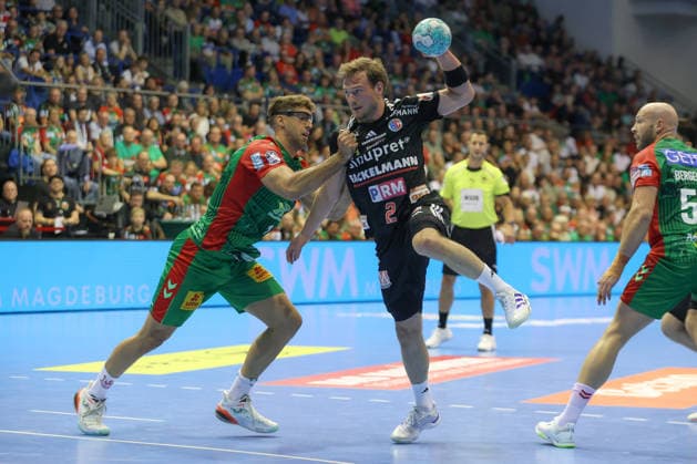 October 4, 2026, xtgx, Opel HBL Handball, SC Magdeburg vs. HC Erlangen, from left: Antonio Serradilla Cuenca (Magdeburg), 15, Frieder Bandlow (Erlangen), 2, duel, battle, tackle (Magdeburg)