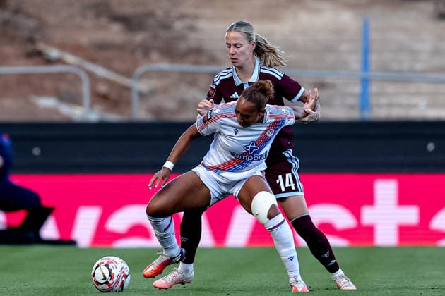 Aston Villa Women v Crystal Palace Women, Women s Super League Crystal Palace Women forward Lexi Lloyd-Smith (7) battles for possession during the Women s Super League match between Aston Villa Women and Crystal Palace Women at Villa Park, Birmingham, UK on 4 October 2026. Birmingham Villa Park West Midlands UK Editorial use only , Copyright: xManjitxNarotrax PSI-24960-0012