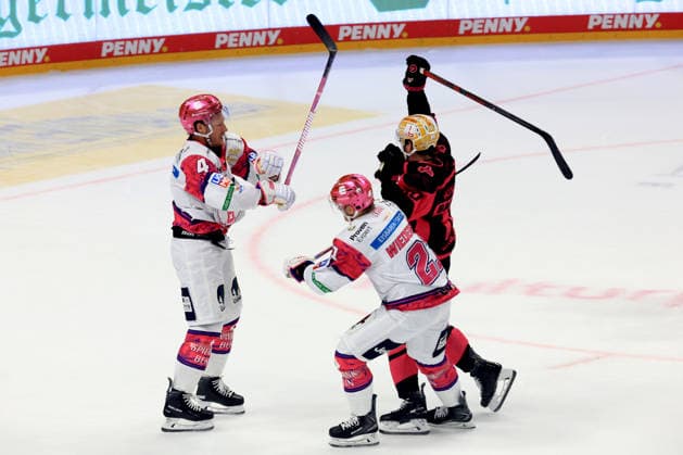 October 4, 2026, GER, DEU, Germany, Ice Hockey 0–1 by EVAN BARRATT Ice Tigers 10, Adam Smith Eisbären Berlin 4, Manuel Wiederer Eisbären Berlin 21 nordphoto GmbH Engler Berlin Uber Arena Berlin Germany Copyright: xNordphotox xEnglerx