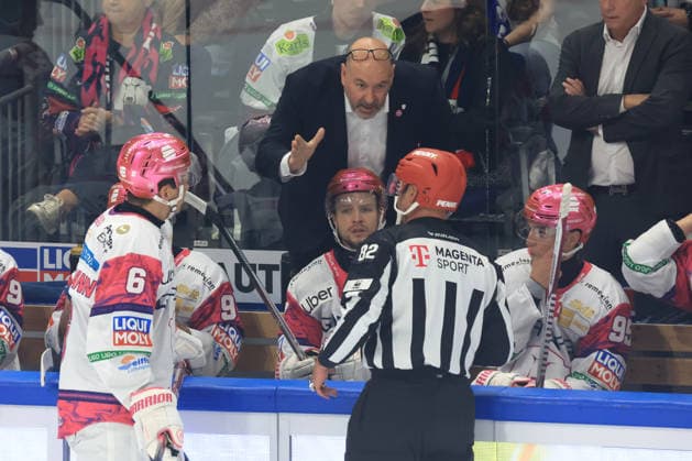 October 4, 2026, GER, DEU, Germany, Ice Hockey Head Coach Eric Dubois, Eisbären Berlin, Eisbären Berlin bench, Referee Dr. Florian Exner, nordphoto GmbH, Engler Berlin, Uber Arena Berlin, Germany Copyright: xNordphotox xEnglerx