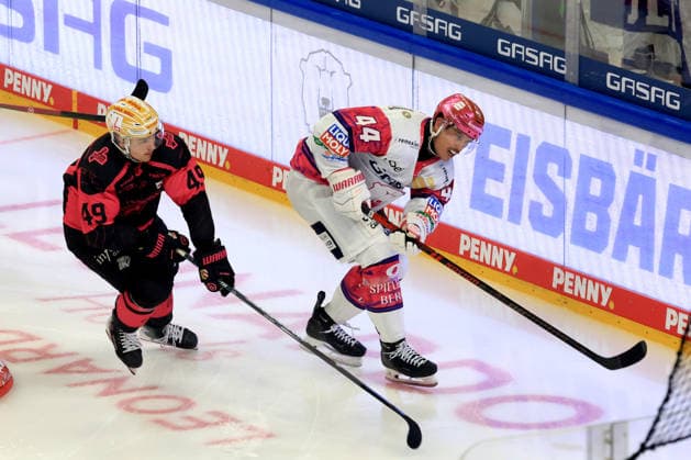 October 4, 2026, GER, DEU, Germany, Ice Hockey: Brandon Davidson, Eisbären Berlin 44; THOMAS HEIGL, Ice Tigers 49; nordphoto GmbH, Engler, Berlin, Uber Arena Berlin, Germany Copyright: xNordphotox xEnglerx