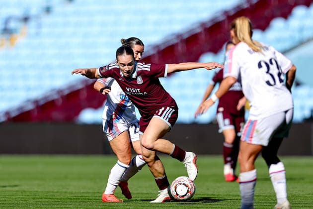 Aston Villa Women v Crystal Palace Women, Women s Super League Aston Villa Women midfielder Lucia Kendall (21) battles for possession during the Women s Super League match between Aston Villa Women and Crystal Palace Women at Villa Park, Birmingham, UK on 4 October 2026. Birmingham Villa Park West Midlands UK Editorial use only , Copyright: xManjitxNarotrax PSI-24960-0018