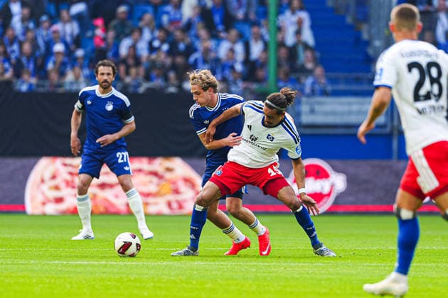 Hunor Németh, FC Copenhagen, 28; Yussuf Poulsen, Hamburger SV, 15; GER, Hamburger SV vs. FC Copenhagen, soccer, friendly match, 2026–2027 season, October 4, 2026 GER, Hamburger SV vs. FC Copenhagen, soccer, friendly match, 2026–2027 season, October 4, 2026 Hamburg Copyright: xEibner-Pressefoto MarcelxvonxFehrnx EP_MFN