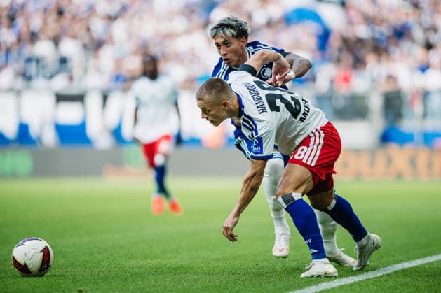 Friendly Match: Hamburger SV vs. FC Copenhagen, October 4, 2026: Miro Muheim (Hamburger SV, 28) vs. Maher Carrizo (FC Copenhagen, 7) in a one-on-one soccer match; friendly match between Hamburger SV and FC Copenhagen on October 4, 2026, at the Volksparkstadion, Hamburg DFL REGULATIONS PROHIBIT ANY USE OF PHOTOGRAPHS AS IMAGE SEQUENCES AND OR QUASI-VIDEO Copyright: xBEAUTIFULxSPORTS Tonhäuserx