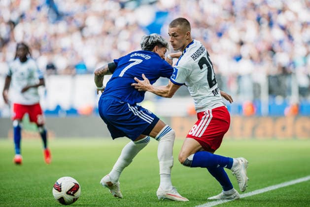Friendly Match: Hamburger SV vs. FC Copenhagen, October 4, 2026: Miro Muheim (Hamburger SV, 28) vs. Maher Carrizo (FC Copenhagen, 7) in a one-on-one soccer match; friendly match between Hamburger SV and FC Copenhagen on October 4, 2026, at the Volksparkstadion, Hamburg DFL REGULATIONS PROHIBIT ANY USE OF PHOTOGRAPHS AS IMAGE SEQUENCES AND OR QUASI-VIDEO Copyright: xBEAUTIFULxSPORTS Tonhäuserx