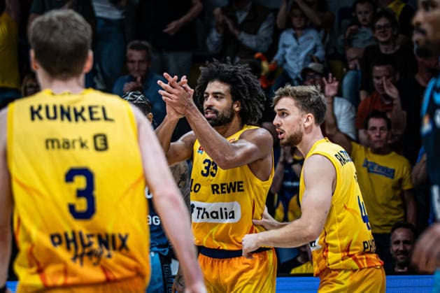 easyCredit BBL Phoenix Hagen vs. SKYLINERS Frankfurt, Hagen, October 4, 2026, Ischelandhalle Hagen: Trenton Gibson (33), Phoenix Hagen (SG), and Jan Razdevsek (44), Phoenix Hagen (PG), celebrate a basket. easyCredit BBL Phoenix Hagen vs. SKYLINERS Frankfurt, Hagen, October 4, 2026, Ischelandhalle Hagen Copyright: xBEAUTIFULxSPORTS Piepenstockx