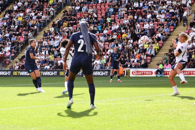 Tottenham Hotspur gegen London City Lionesses, 4. Oktober 2026, London Women’s Super League Tottenham Hotspur gegen London City Lionesses Alexia Putellas von den London City Lionesses erzielt das dritte Tor Foto: Jacques Feeney Abseits London, Großbritannien  Copyright: xJacquesxFeeneyx xOffsidexOffside