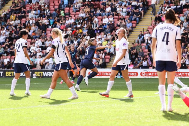 Tottenham Hotspur gegen London City Lionesses, 4. Oktober 2026, London Women’s Super League Tottenham Hotspur gegen London City Lionesses Alexia Putellas von den London City Lionesses feiert das dritte Tor. Foto: Jacques Feeney Abseits, London, Großbritannien  Copyright: xJacquesxFeeneyx xOffsidexOffside