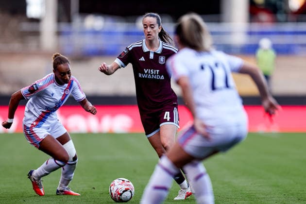 Aston Villa Women v Crystal Palace Women, Women s Super League Aston Villa Women defender Anna Patten (4) runs forward with ball during the Women s Super League match between Aston Villa Women and Crystal Palace Women at Villa Park, Birmingham, UK on 4 October 2026. Birmingham Villa Park West Midlands UK Editorial use only , Copyright: xManjitxNarotrax PSI-24960-0034