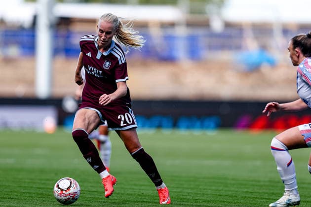 Aston Villa Women v Crystal Palace Women, Women s Super League Aston Villa Women forward Amalie Vangsgaard (20) in action during the Women s Super League match between Aston Villa Women and Crystal Palace Women at Villa Park, Birmingham, UK on 4 October 2026. Birmingham Villa Park West Midlands UK Editorial use only , Copyright: xManjitxNarotrax PSI-24960-0044