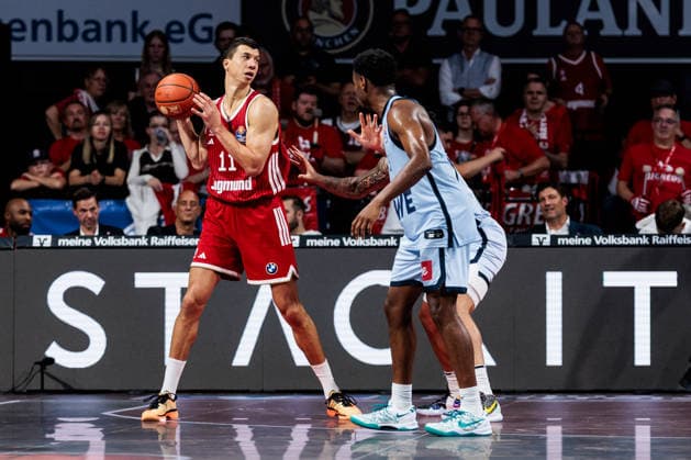 easyCredit Basketball Bundesliga FC Bayern Munich vs. EWE Baskets Oldenburg, October 4, 2026 Vladimir Lucic of FC Bayern Munich, No. 11, with the ball against Jeremy Roach of EWE Baskets Oldenburg, No. 5 easyCredit Basketball Bundesliga FC Bayern Munich vs. EWE Baskets Oldenburg, Munich, BMW Park on October 4, 2026 Copyright: xBEAUTIFULxSPORTS Wunderlx
